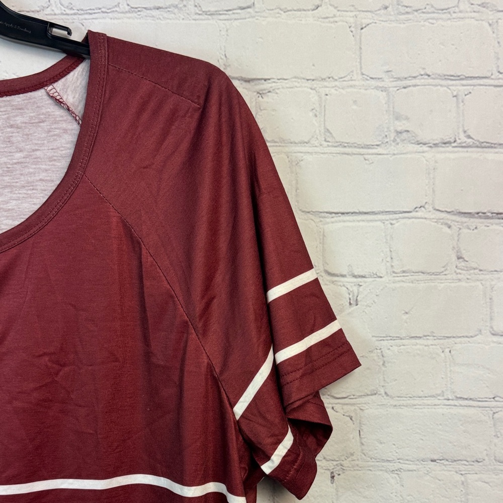 BloomChic Maroon and White Striped Short Sleeve Top Plus Size 2X - Picture 3 of 6